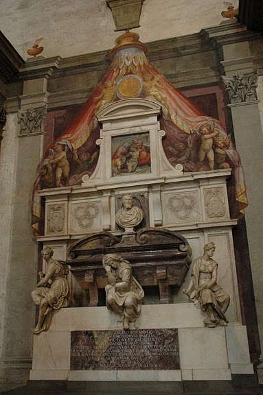 tombeaux à Santa Croce à Florence