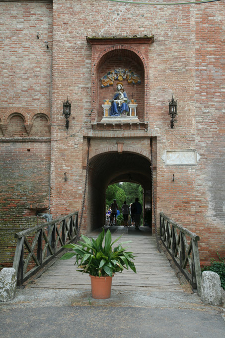 Porte fortifiée de Monte Oliveto Maggiore