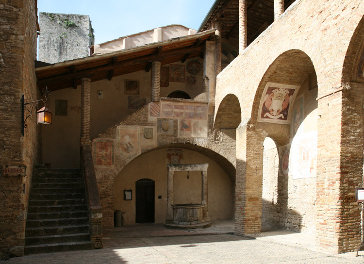 palais del Popolo à San Gimignano
