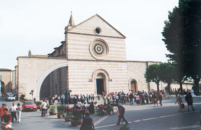 Basilique Sainte Claire à Assise