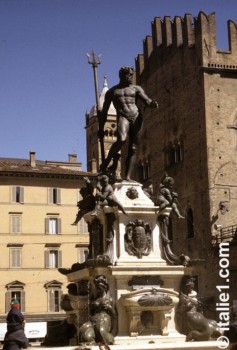 Fontaine de Neptune à Bologne