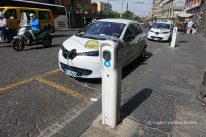 Voir aussi à Naples les Voitures électriques