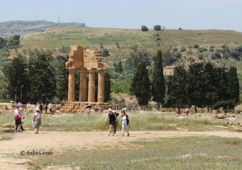 temple des Dioscures à Agrigente vallée des temples