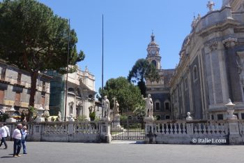 Place du duomo de Catane