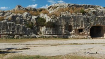 tombes du parc archéologique de Neapolis